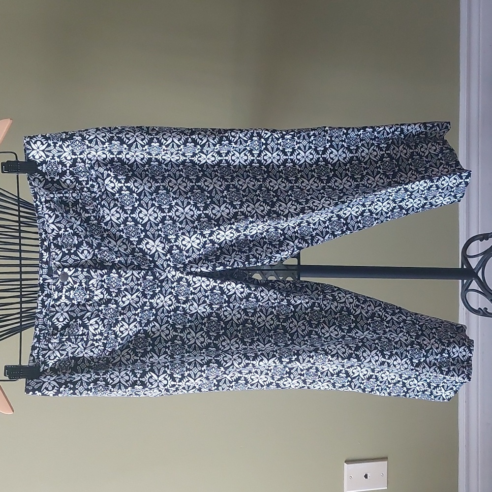 Style & Co. Size 12P, Black and White Floral Cotton Pants
